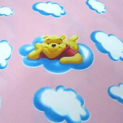 TESSUTO STOFFA COTONE DISNEY WINNIE THE POOH A METRO ALT. 280 ROSA G570 -Disney 20131017100222 nuvoletta 2